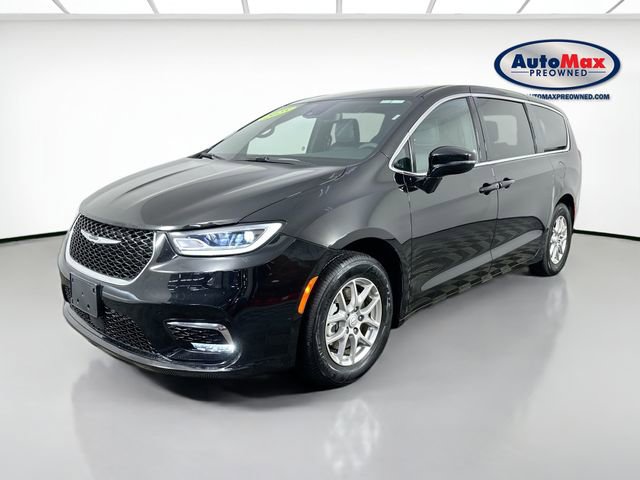 Used 2025 Chrysler Pacifica Select image 4