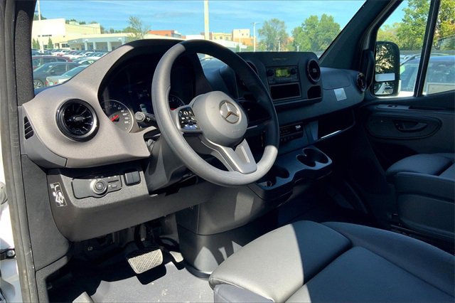 Used 2024 Mercedes-Benz Sprinter 2500 image 13