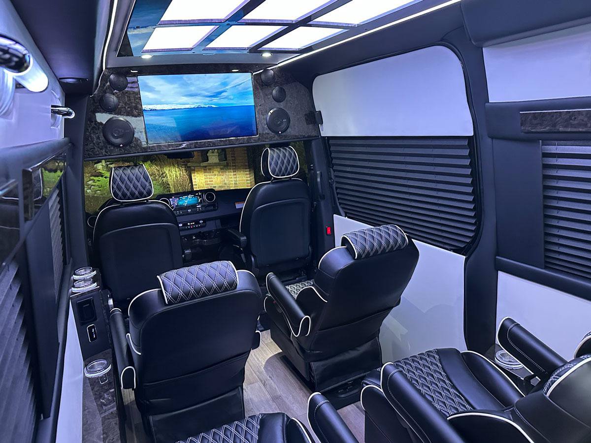 Used 2024 Mercedes-Benz Sprinter 3500 image 2