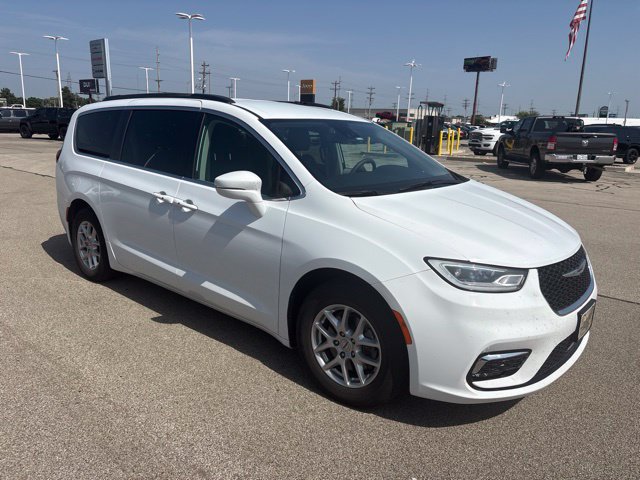 Used 2022 Chrysler Pacifica Touring-L FWD image 3