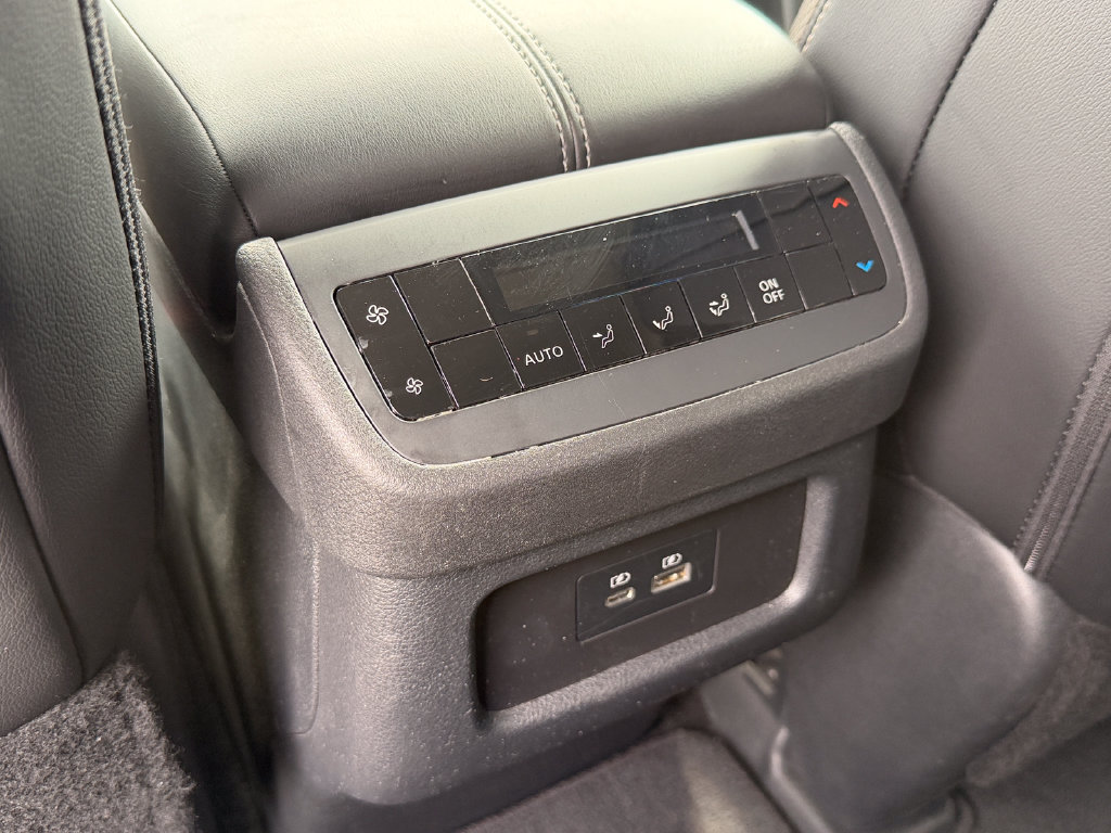 Used 2024 Nissan Pathfinder SL FWD image 18