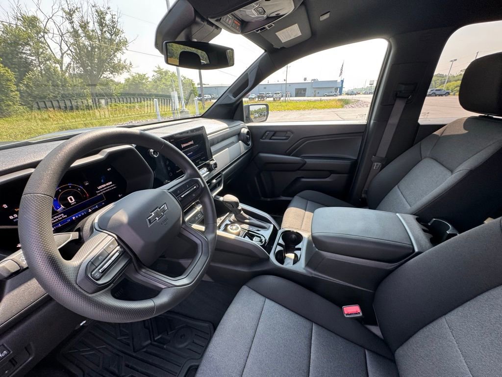Used 2025 Chevrolet Colorado Trail Boss AWD/4WD image 17
