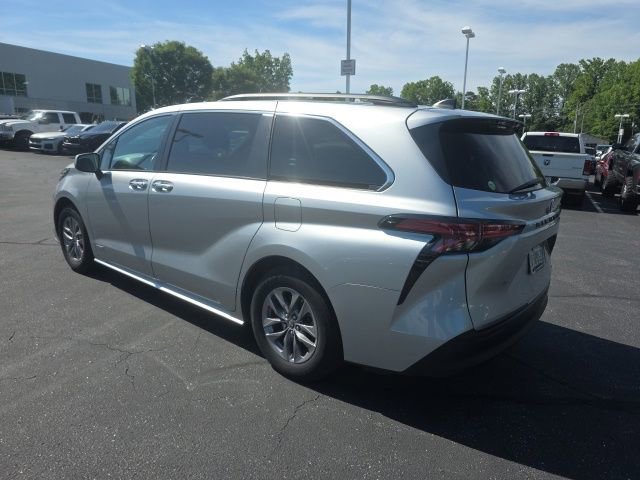 Used 2021 Toyota Sienna XLE FWD image 7
