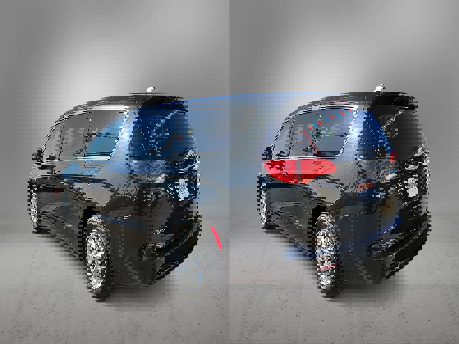 Certified 2023 Chrysler Voyager LX image 7