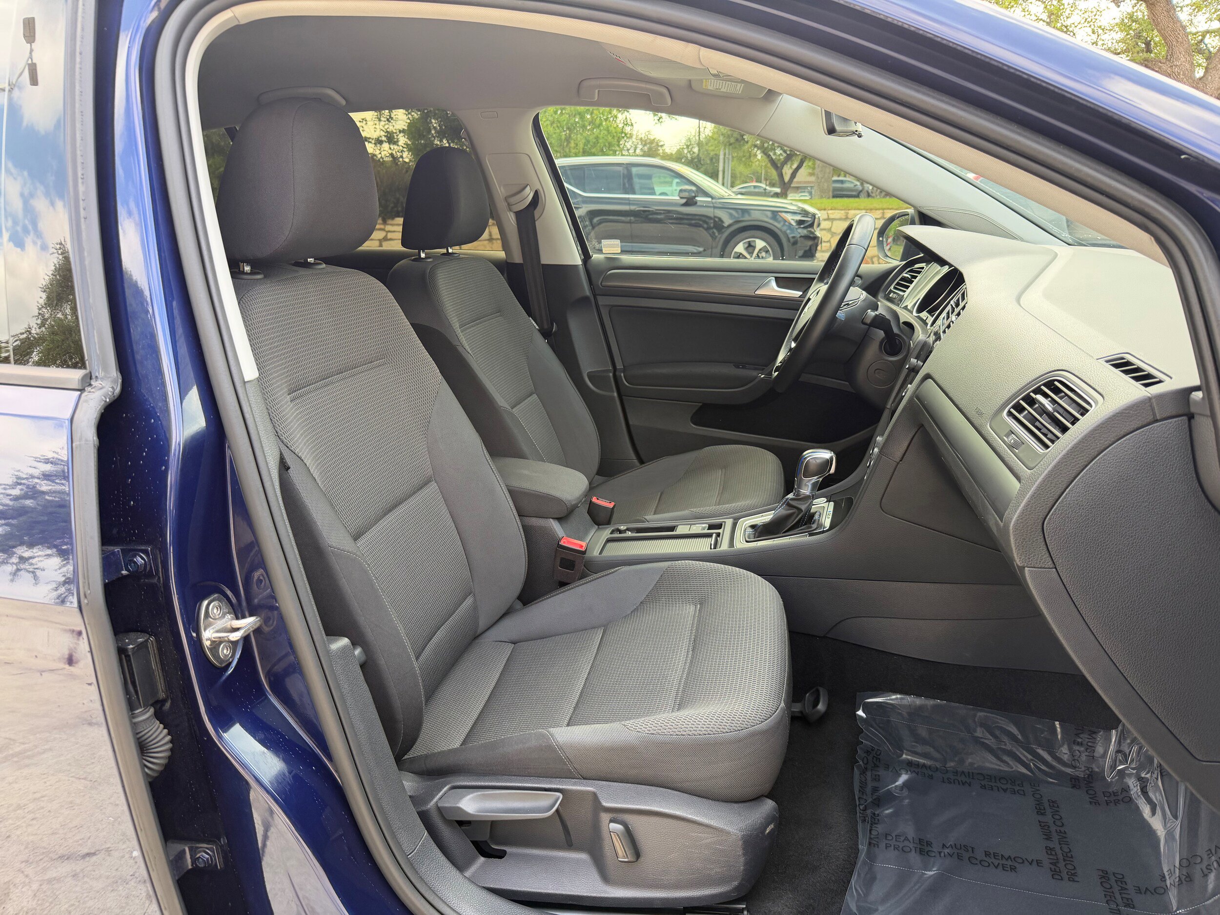 Used 2019 Volkswagen e-Golf SE FWD image 9
