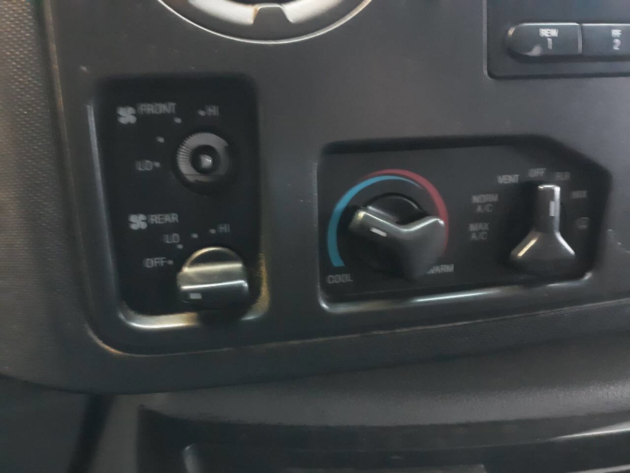 Used 2009 Ford E-350 and Econoline 350 XLT image 15