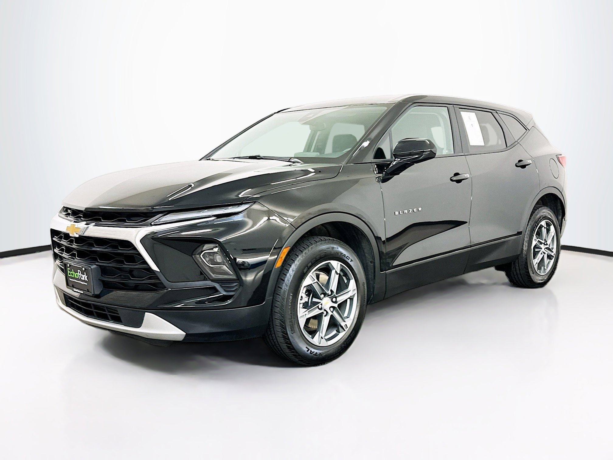 Used 2025 Chevrolet Blazer LT image 3