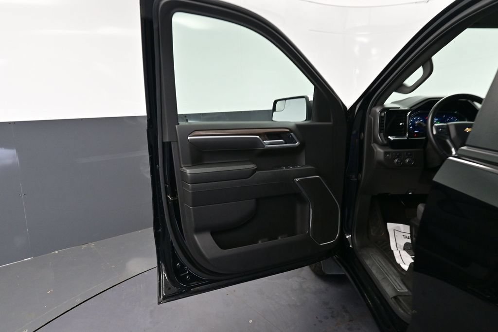 Used 2025 Chevrolet Silverado 1500 LT AWD/4WD image 24