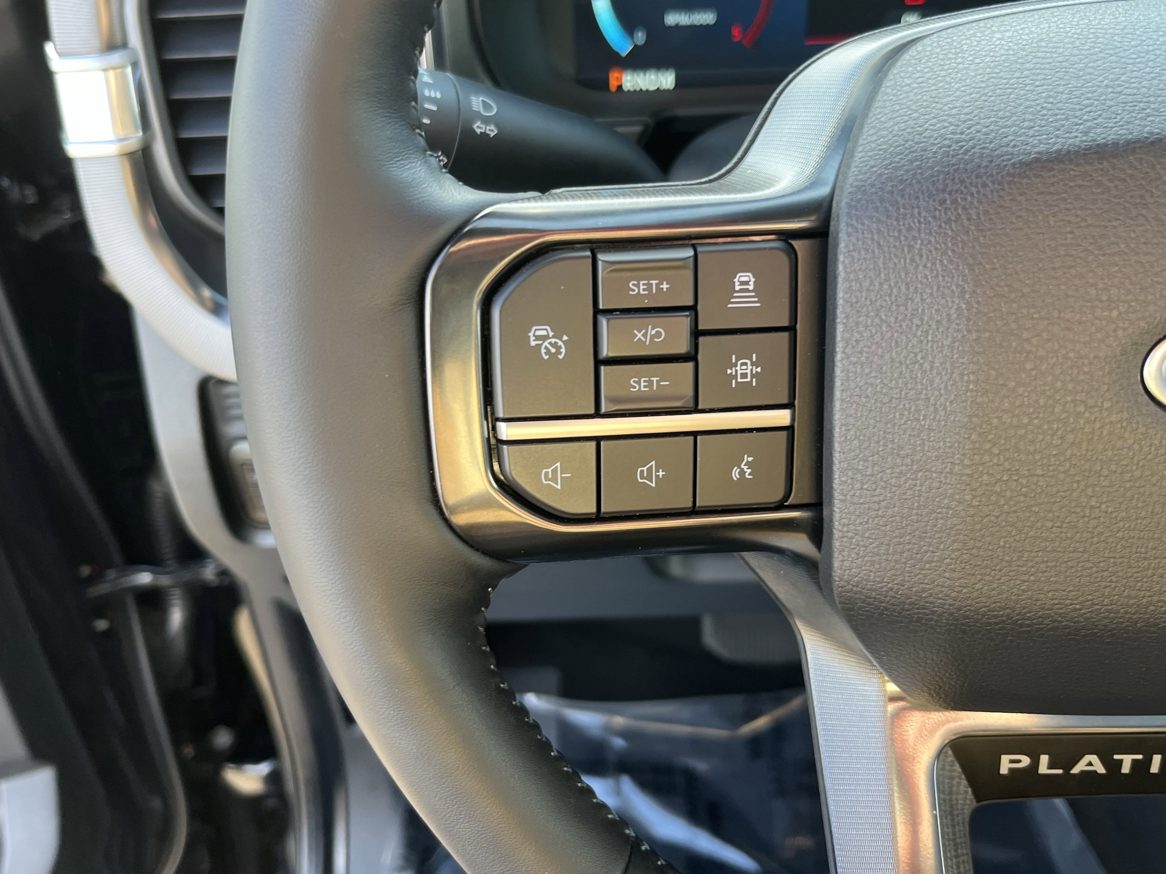 Used 2025 Ford F450 Platinum w/ FX4 Off-Road Package image 23