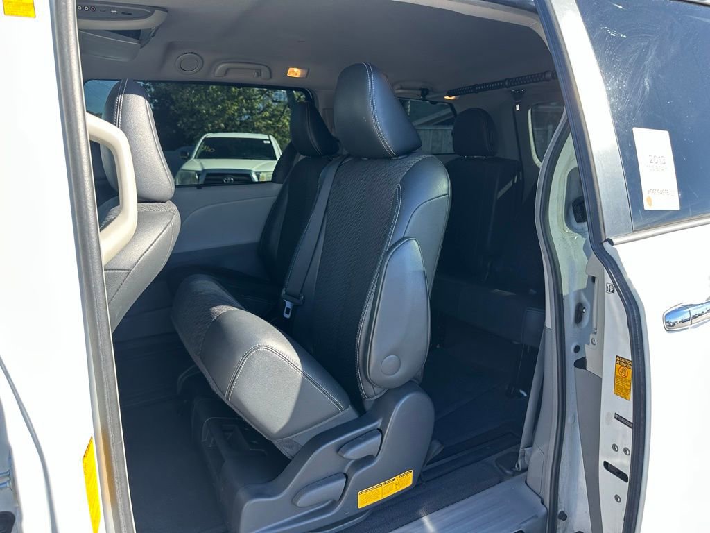 Used 2013 Toyota Sienna SE image 10
