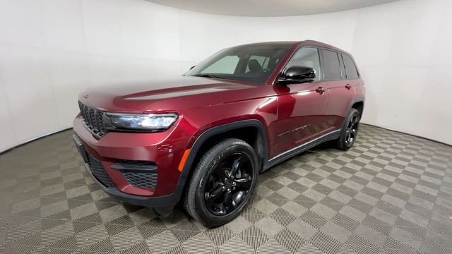 Used 2023 Jeep Grand Cherokee Altitude AWD/4WD image 11