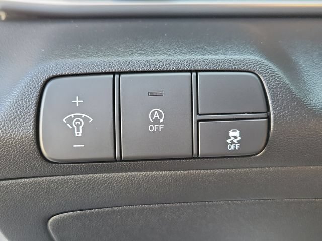 Certified 2025 Hyundai Elantra SE FWD image 17