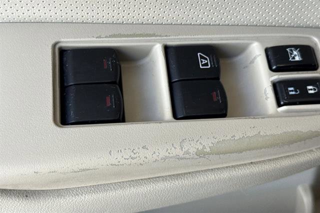 Used 2011 Subaru Outback 2.5i Limited AWD/4WD image 11