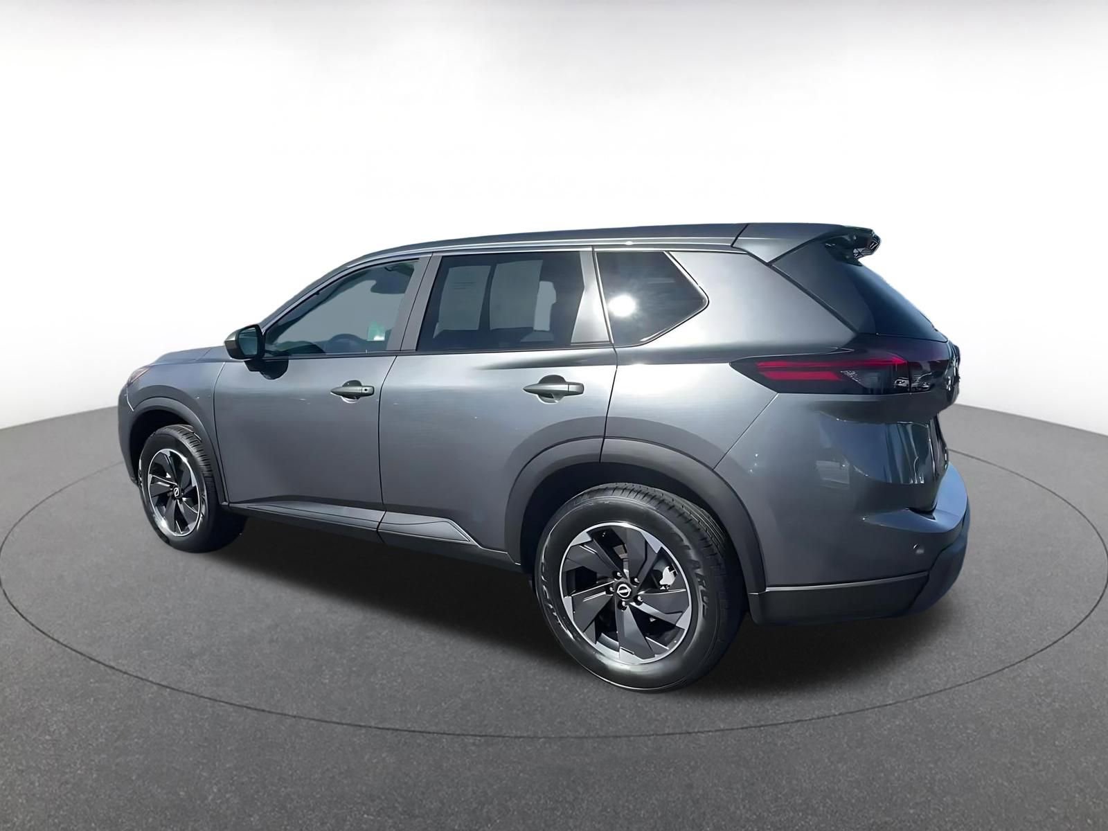 Used 2025 Nissan Rogue SV image 10