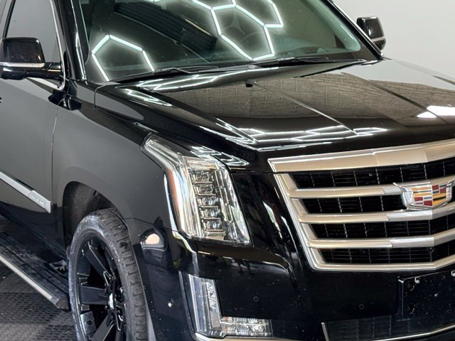 Used 2018 Cadillac Escalade Premium Luxury AWD/4WD image 2