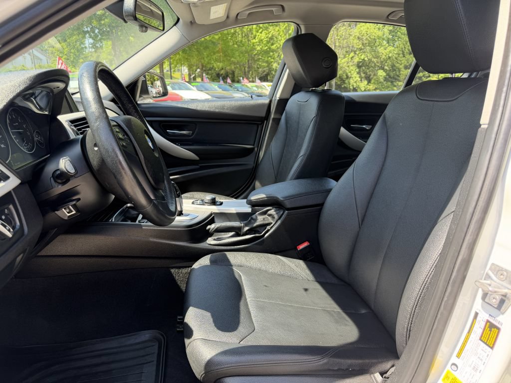 Used 2018 BMW 320i xDrive Sedan AWD/4WD image 8