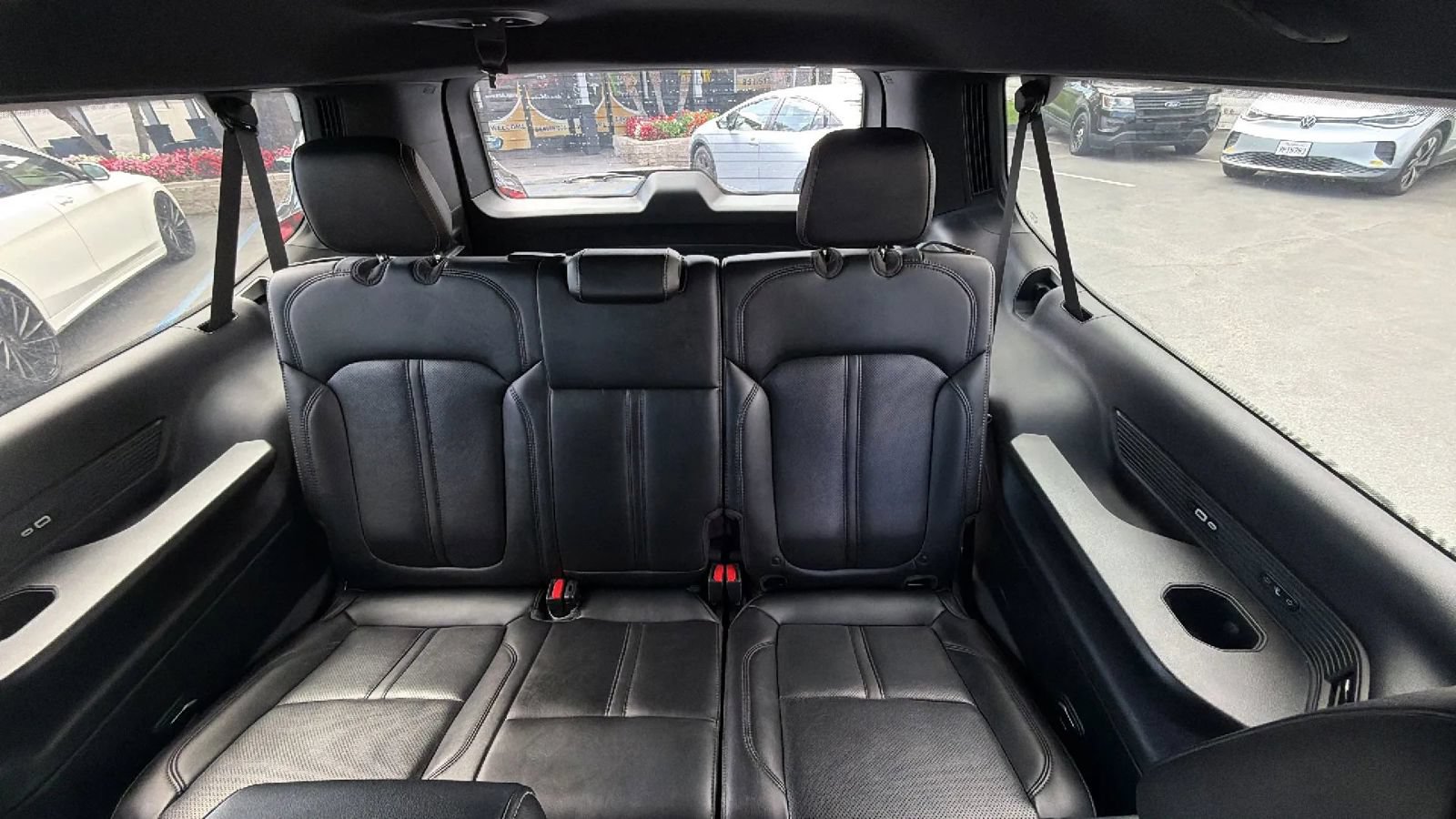Used 2024 Jeep Wagoneer L Series II w/ Flexible Seating Group AWD/4WD image 18