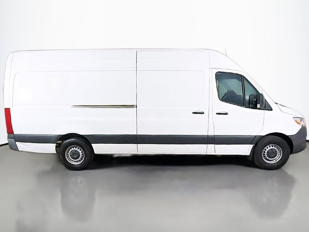Used 2022 Mercedes-Benz Sprinter 2500 image 11