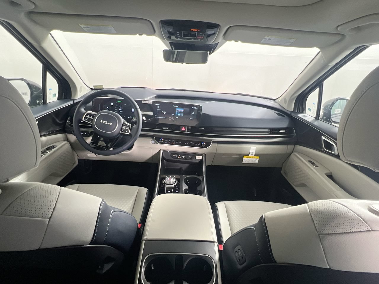Certified 2025 Kia Carnival SX Prestige FWD image 28