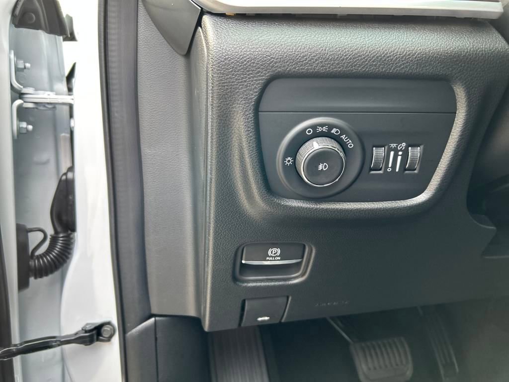 New 2025 Jeep Grand Cherokee Limited w/ Black Appearance Package image 14