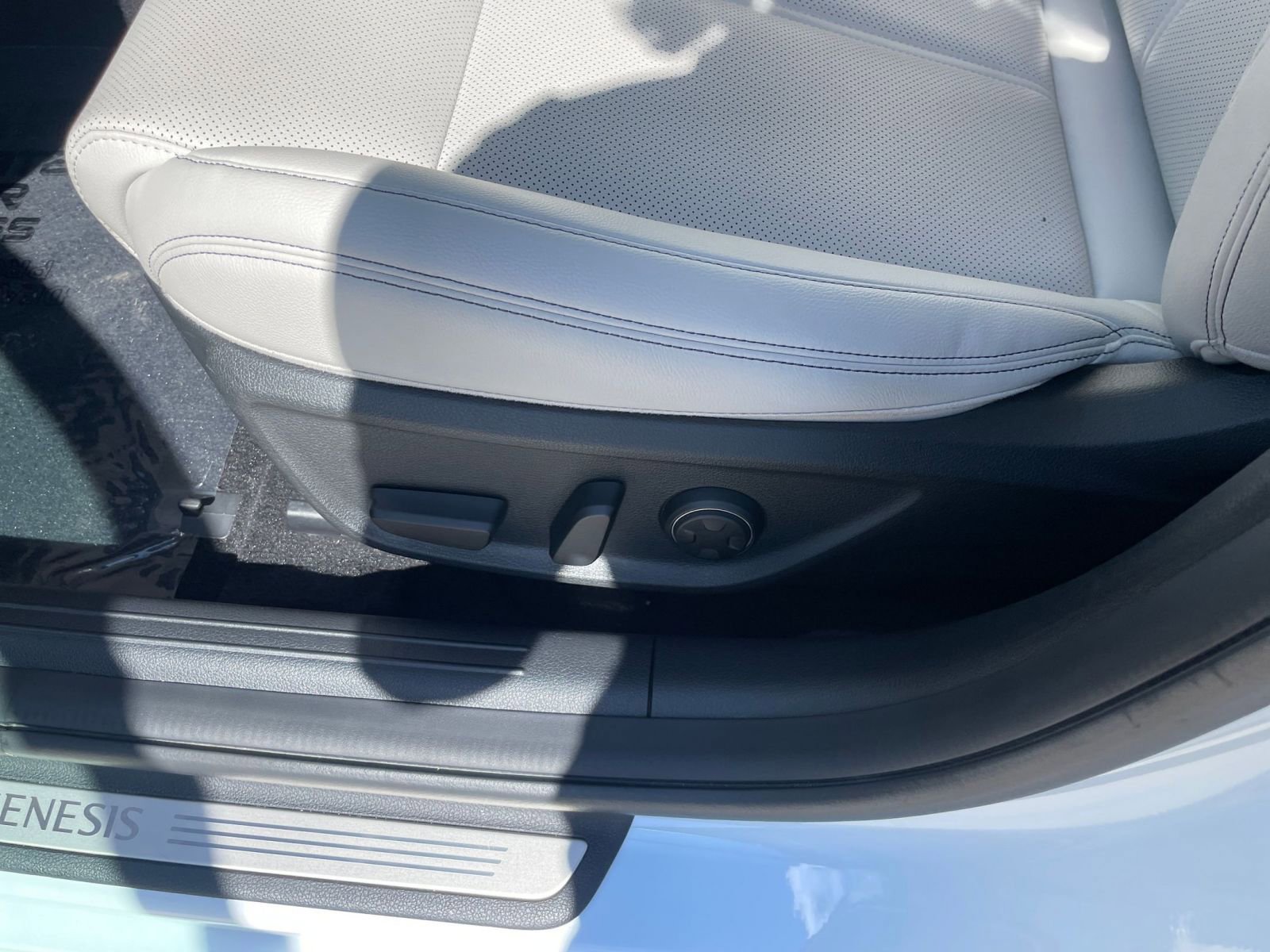 Used 2025 Genesis G70 2.5T image 23