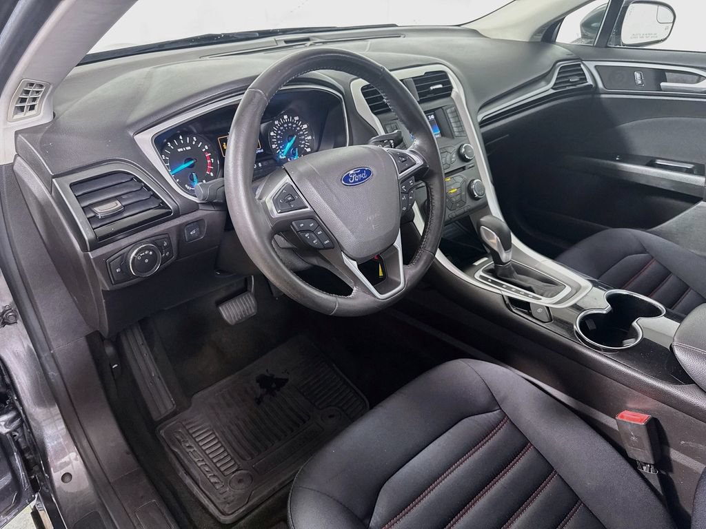Used 2016 Ford Fusion SE w/ Equipment Group 201A FWD image 9