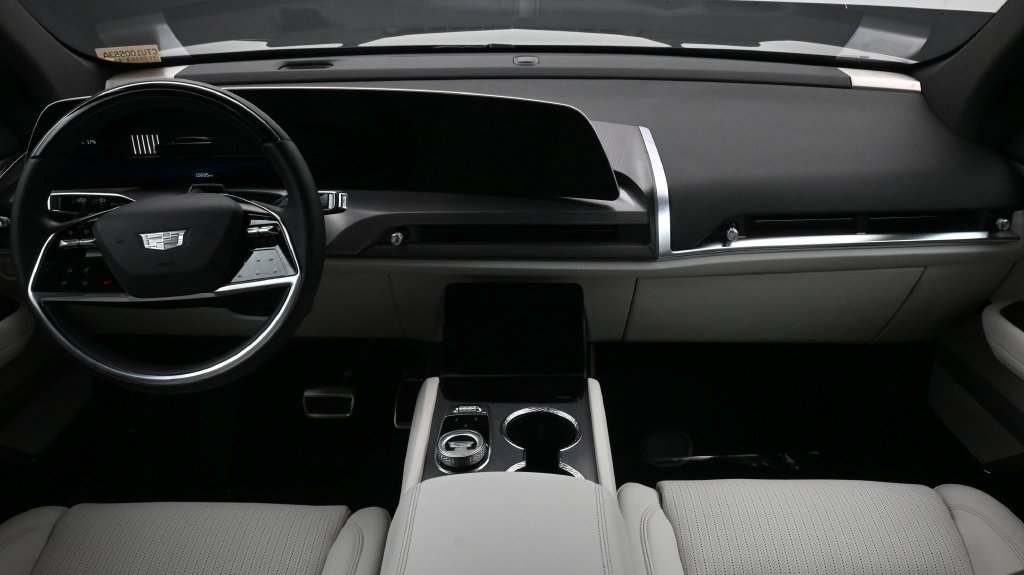 Certified 2026 Cadillac Vistiq Luxury AWD/4WD image 4