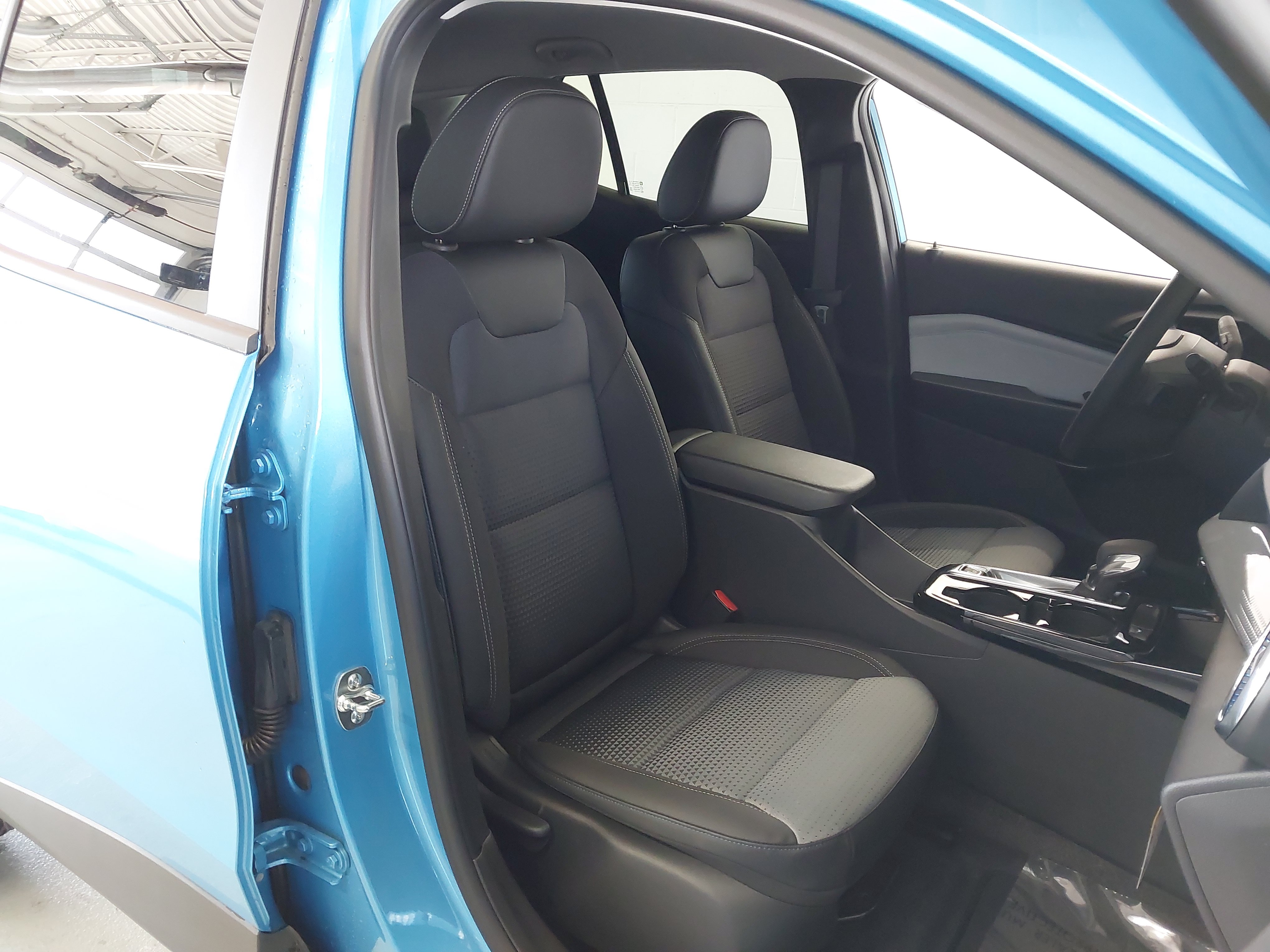Used 2025 Chevrolet Trax LT w/ Driver Confidence Package FWD image 28