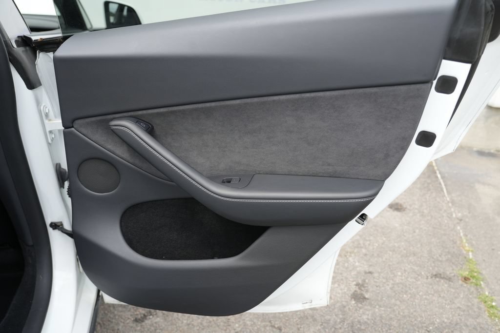 Used 2023 Tesla Model Y AWD image 39