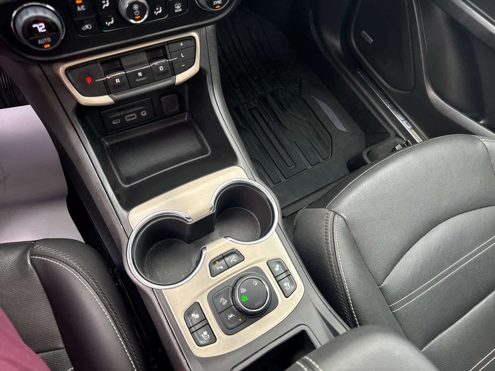 Used 2023 GMC Terrain Denali w/ Denali Premium Package image 19