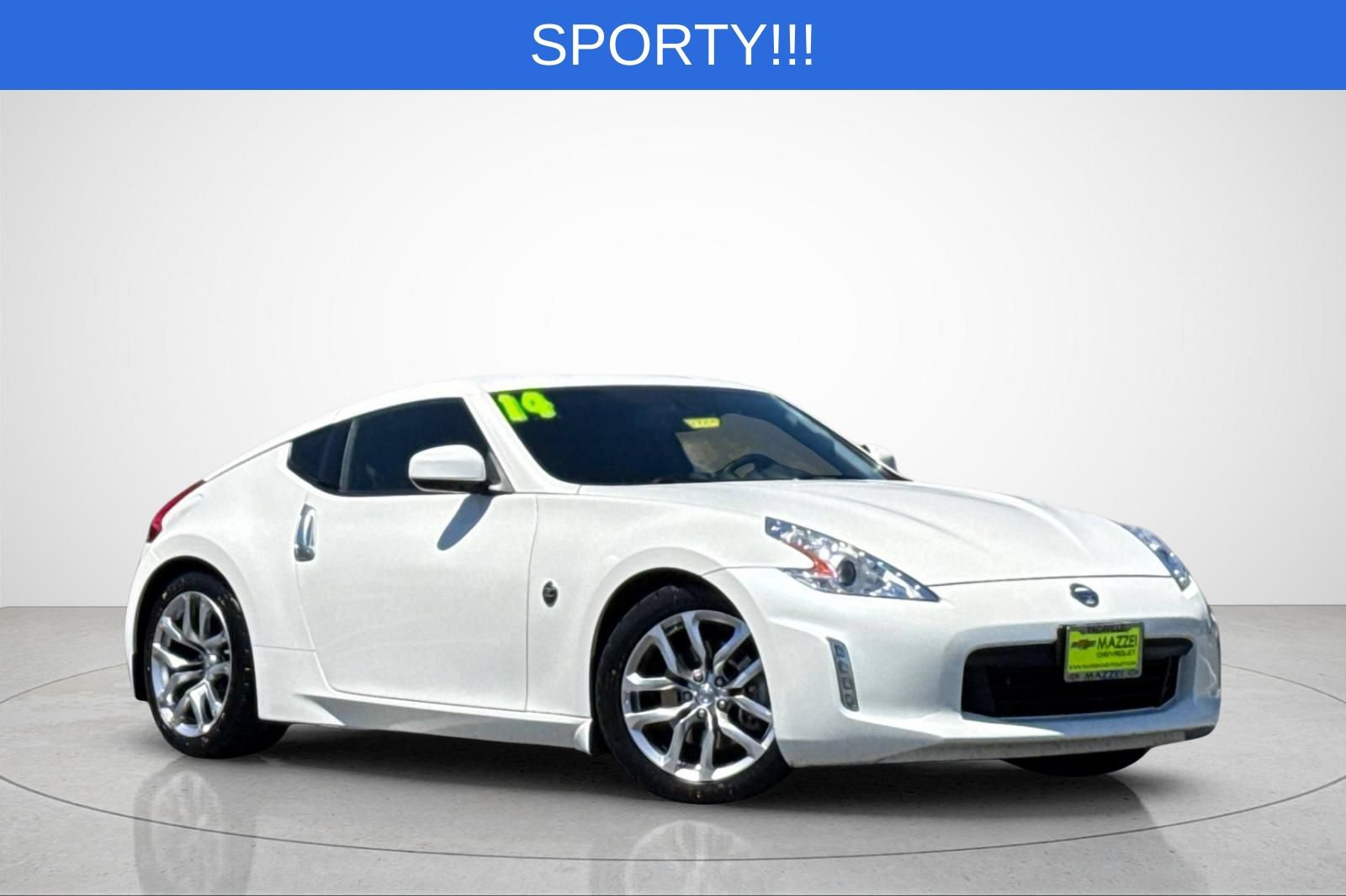 Used 2014 Nissan 370Z Touring RWD image 2