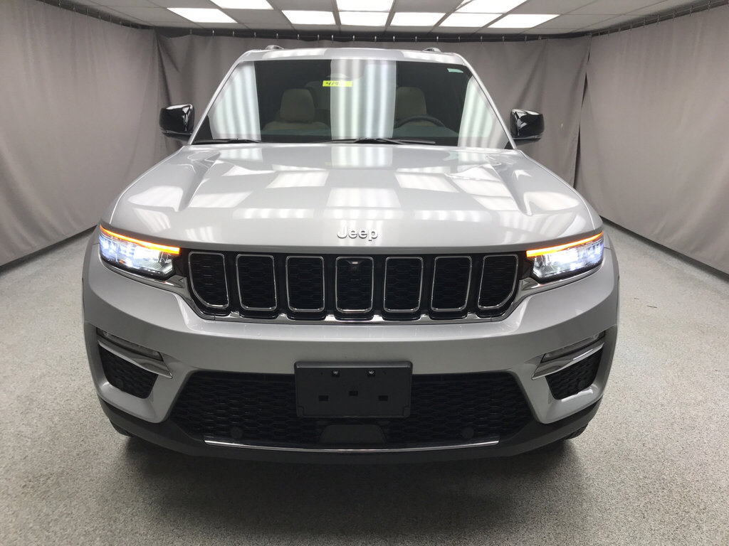 Used 2023 Jeep Grand Cherokee Limited w/ Luxury Tech Group II image 6