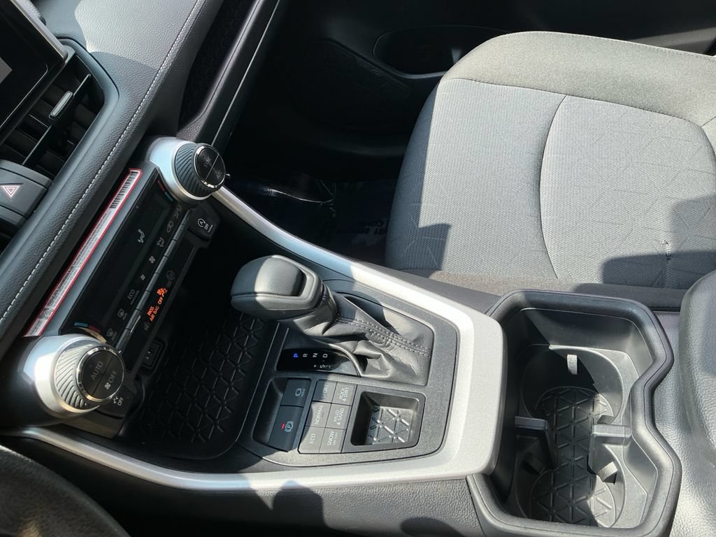 Used 2025 Toyota RAV4 XLE AWD/4WD image 28
