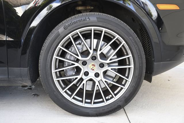 Used 2022 Porsche Cayenne Platinum Edition image 36