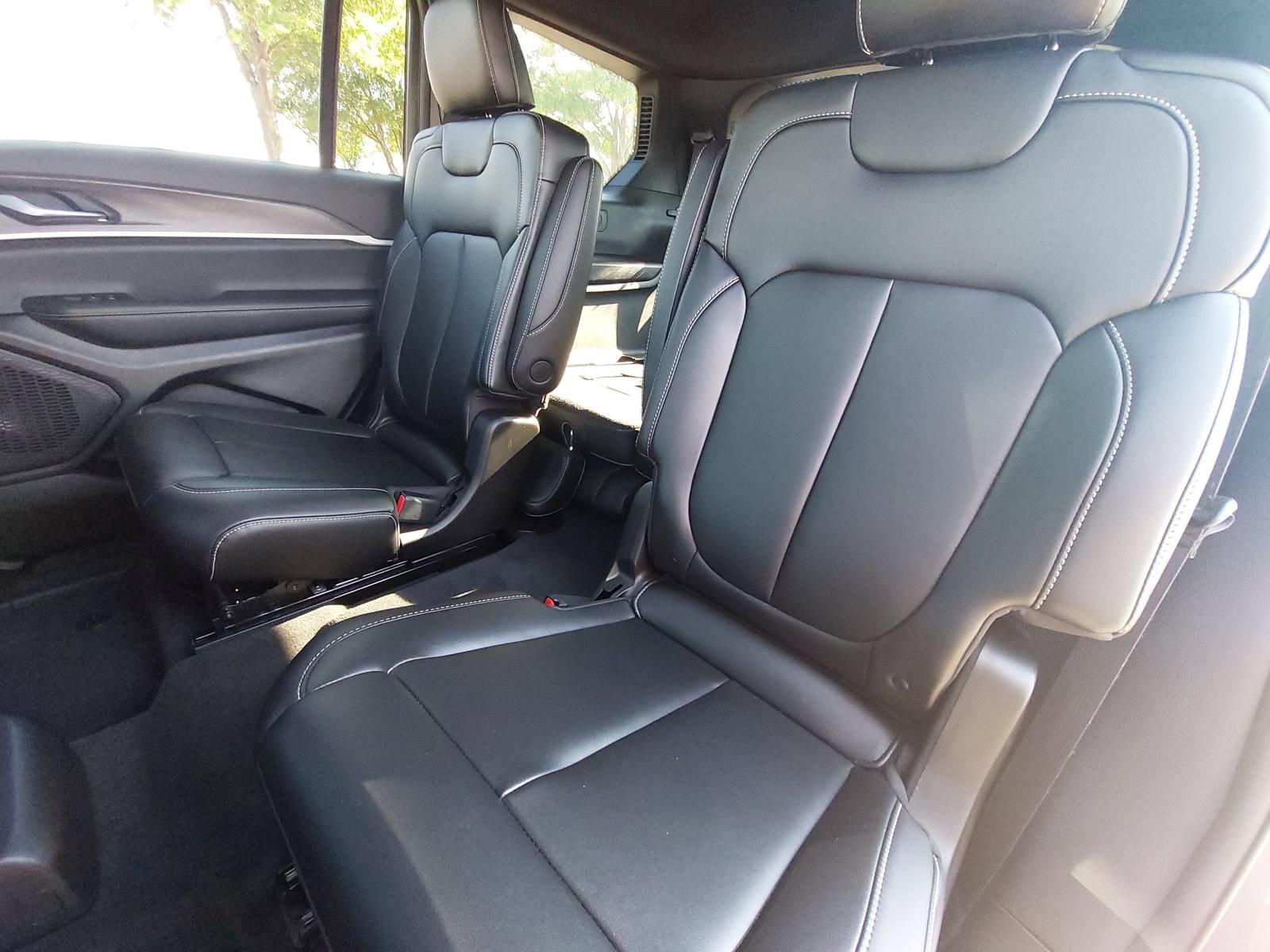 Used 2025 Jeep Grand Cherokee L Limited AWD/4WD image 15