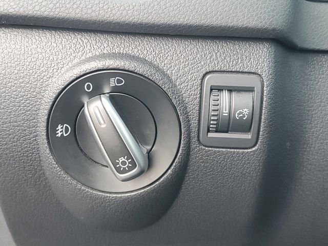 Used 2013 Volkswagen Tiguan SE image 18