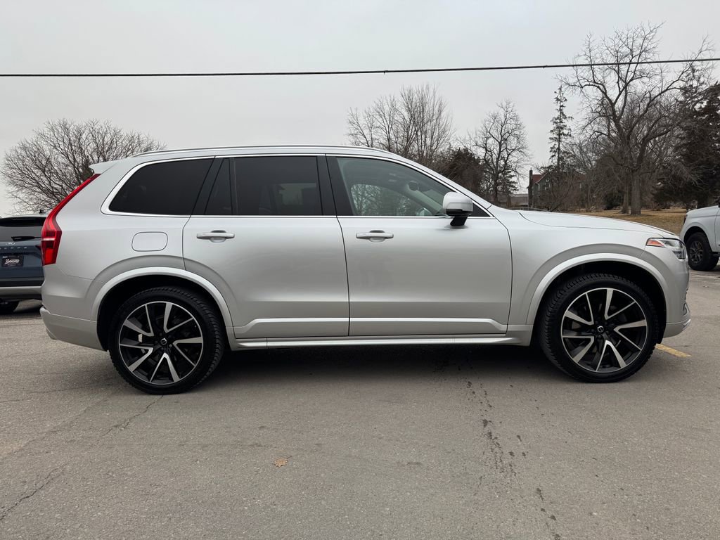 Used 2020 Volvo XC90 T6 Momentum w/ Protection Package Premier image 4