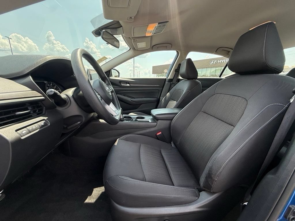 Used 2025 Nissan Altima 2.5 SV FWD image 21