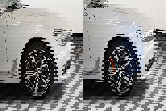 Used 2018 BMW 740i xDrive image 26