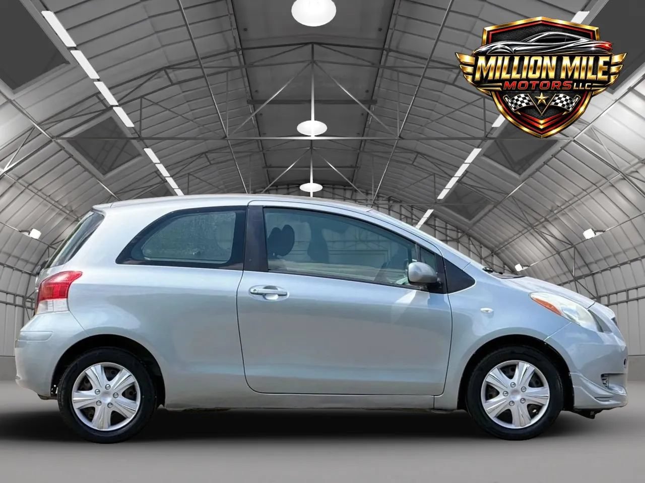 Used 2009 Toyota Yaris 2-Door Hatchback FWD image 7