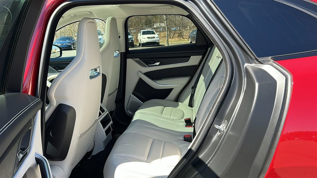 Certified 2023 Jaguar F-PACE R-Dynamic S image 21