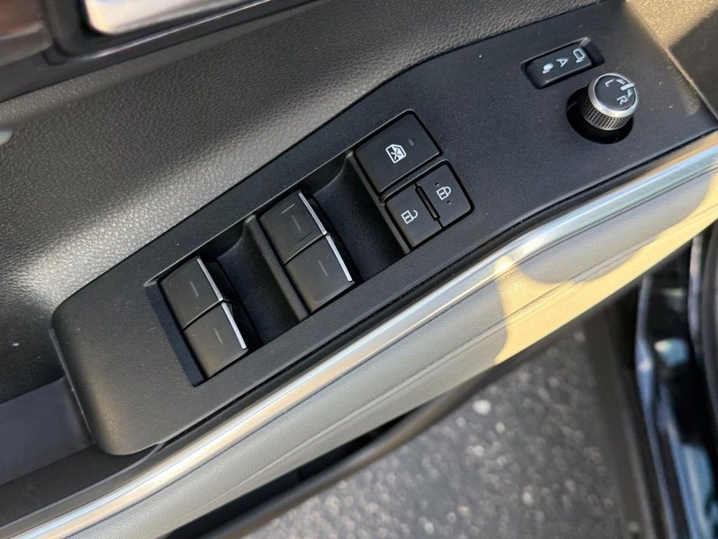 Certified 2025 Toyota Highlander Platinum image 18