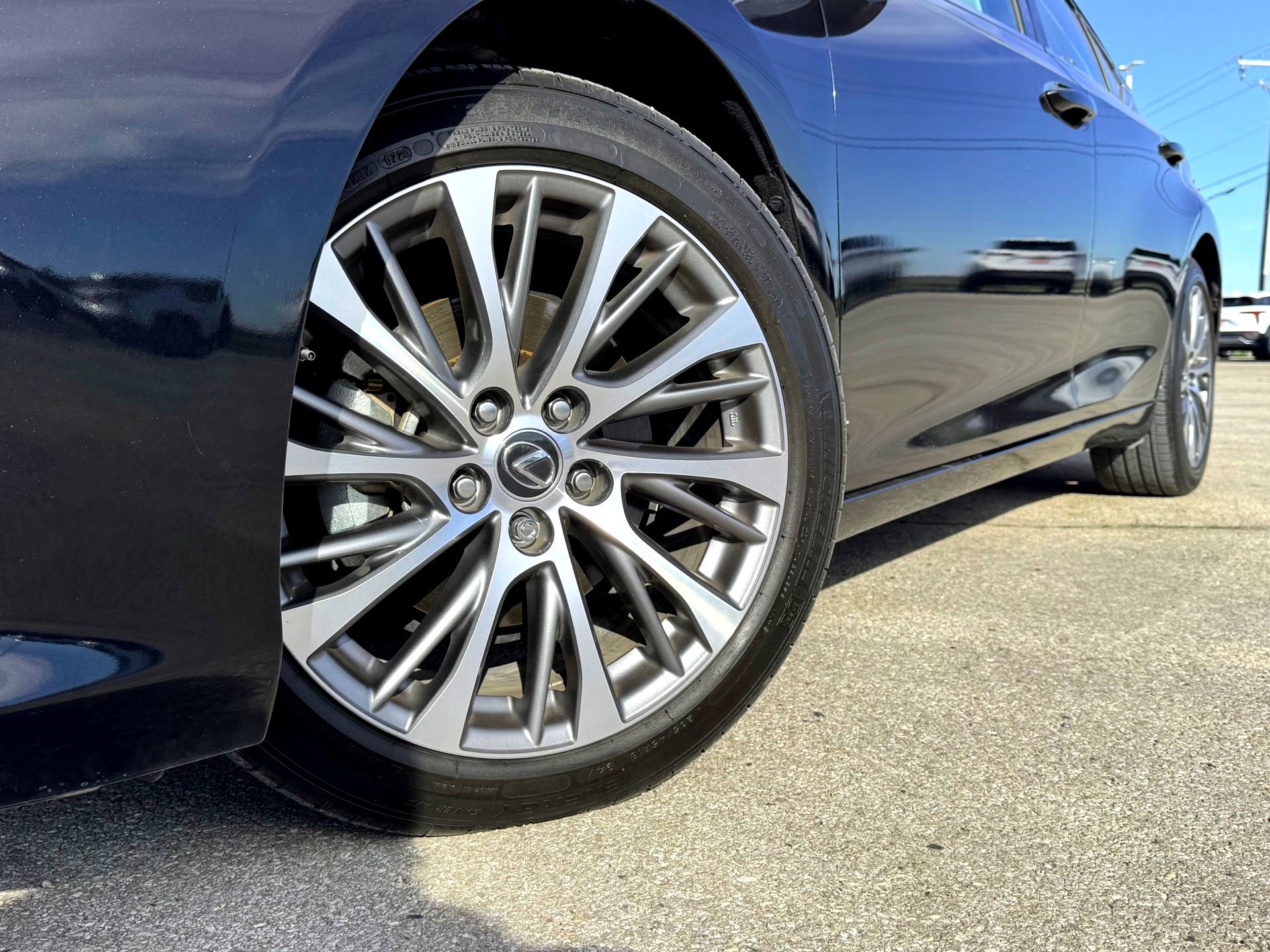 Used 2020 Lexus ES 350 w/ Premium Package image 2