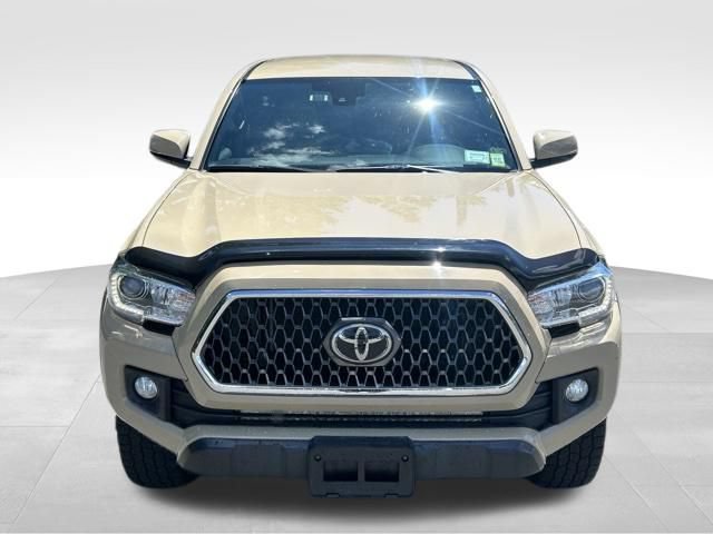 Used 2018 Toyota Tacoma TRD Off-Road w/ Technology Package AWD/4WD image 9