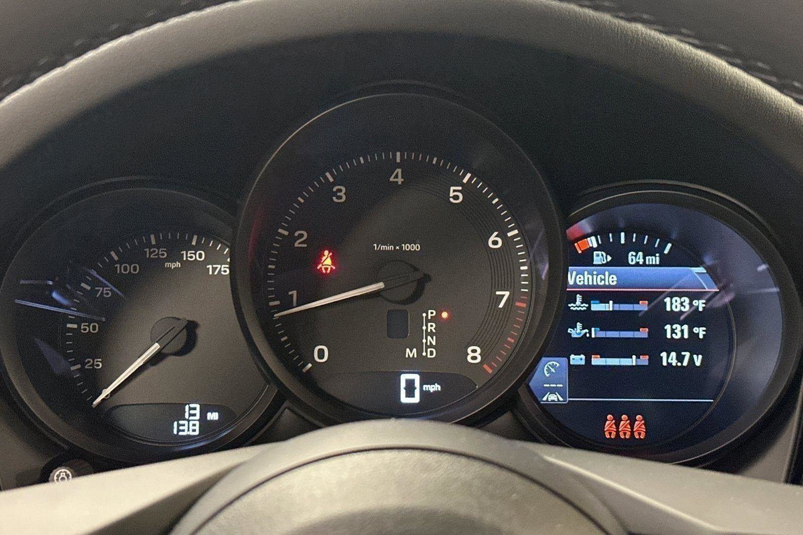 Certified 2025 Porsche Macan image 31