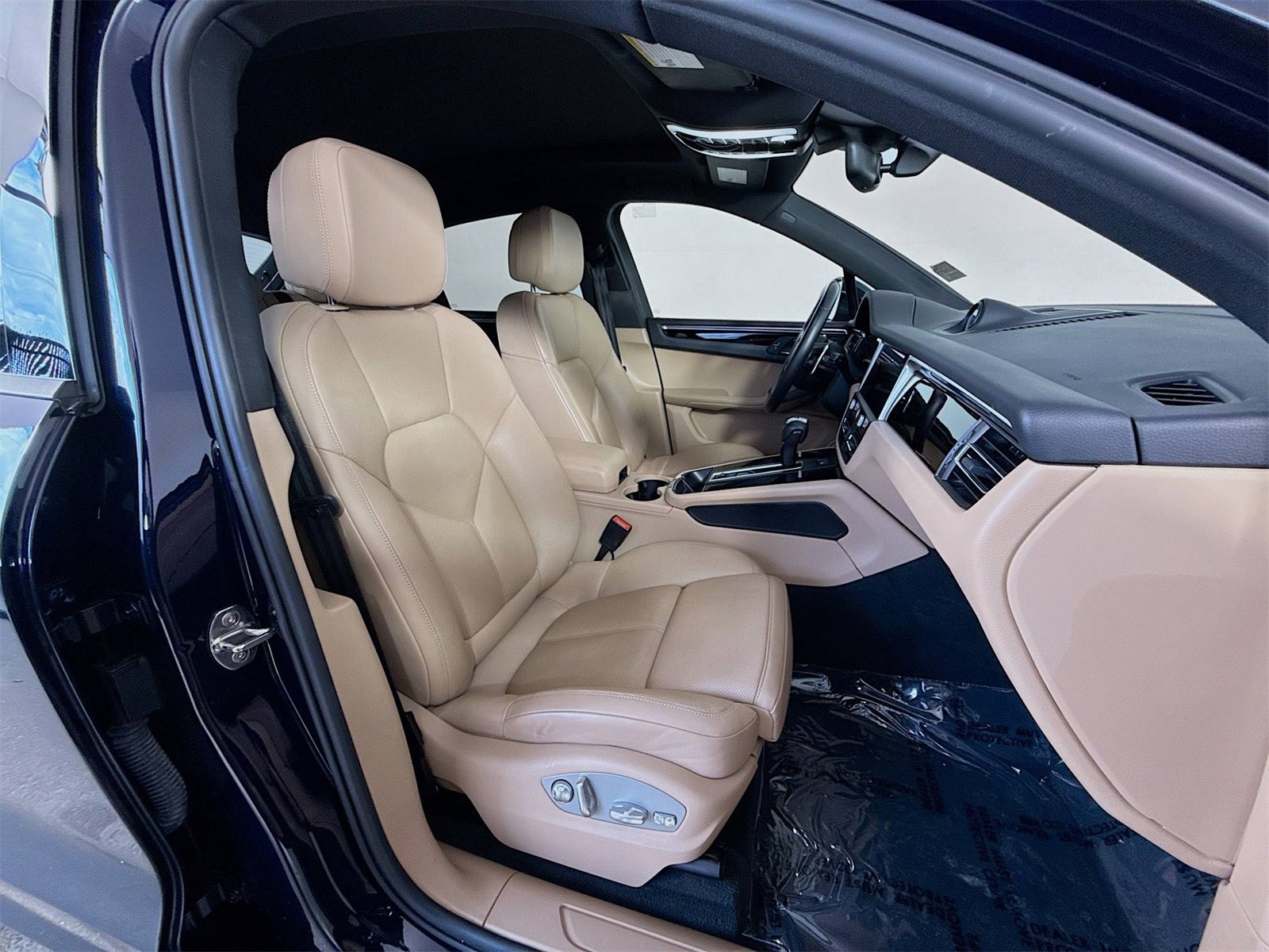 Used 2022 Porsche Macan image 22