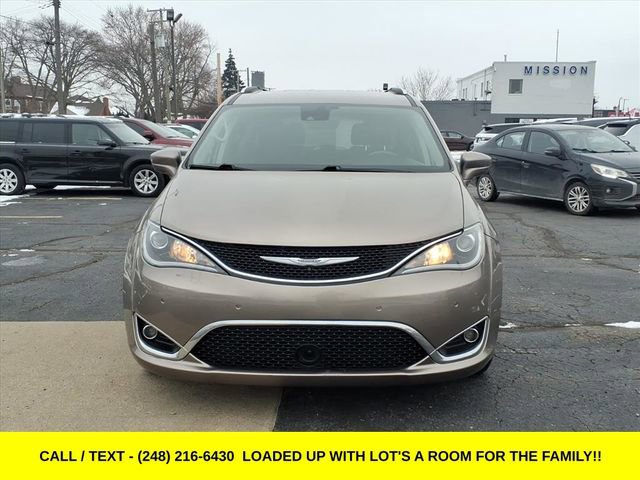 Used 2018 Chrysler Pacifica Touring-L w/ Advanced Safetytec Group image 2