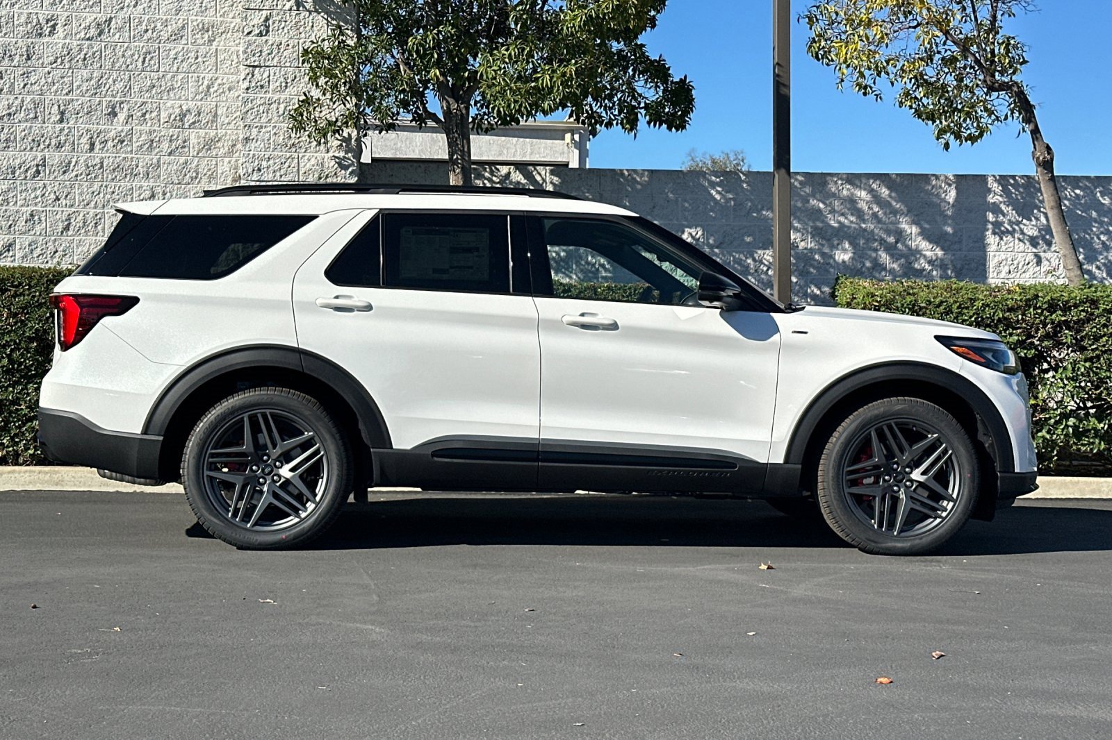 New 2026 Ford Explorer ST-Line w/ ST-Line Street Pack image 3