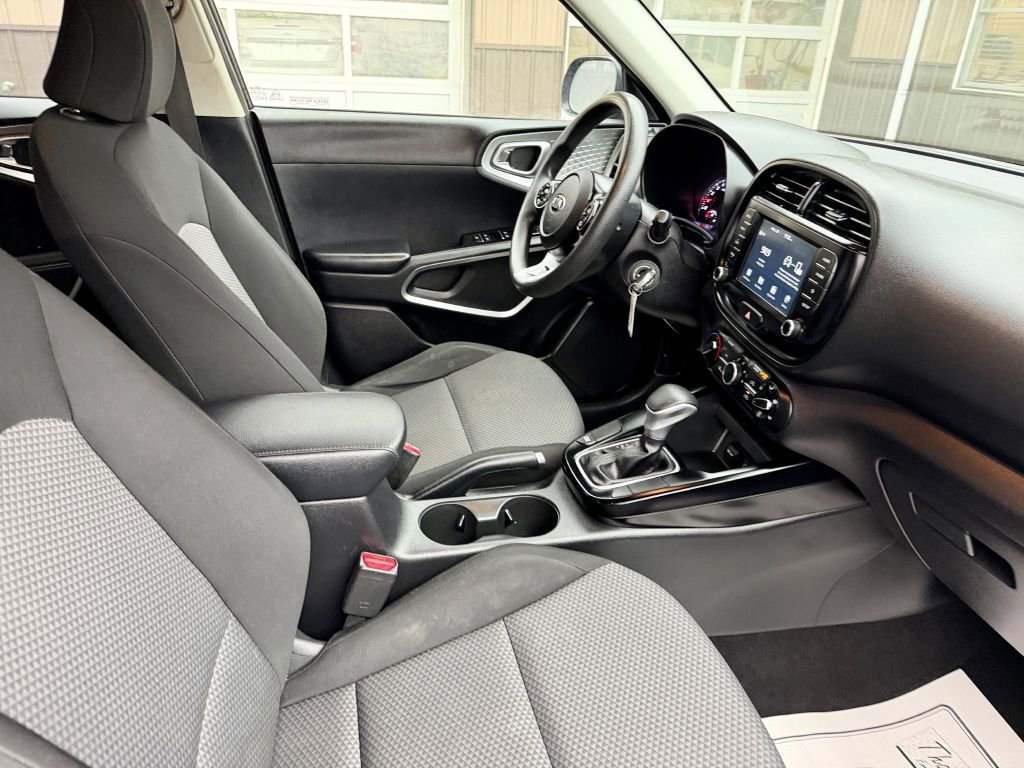 Used 2020 Kia Soul LX FWD image 14