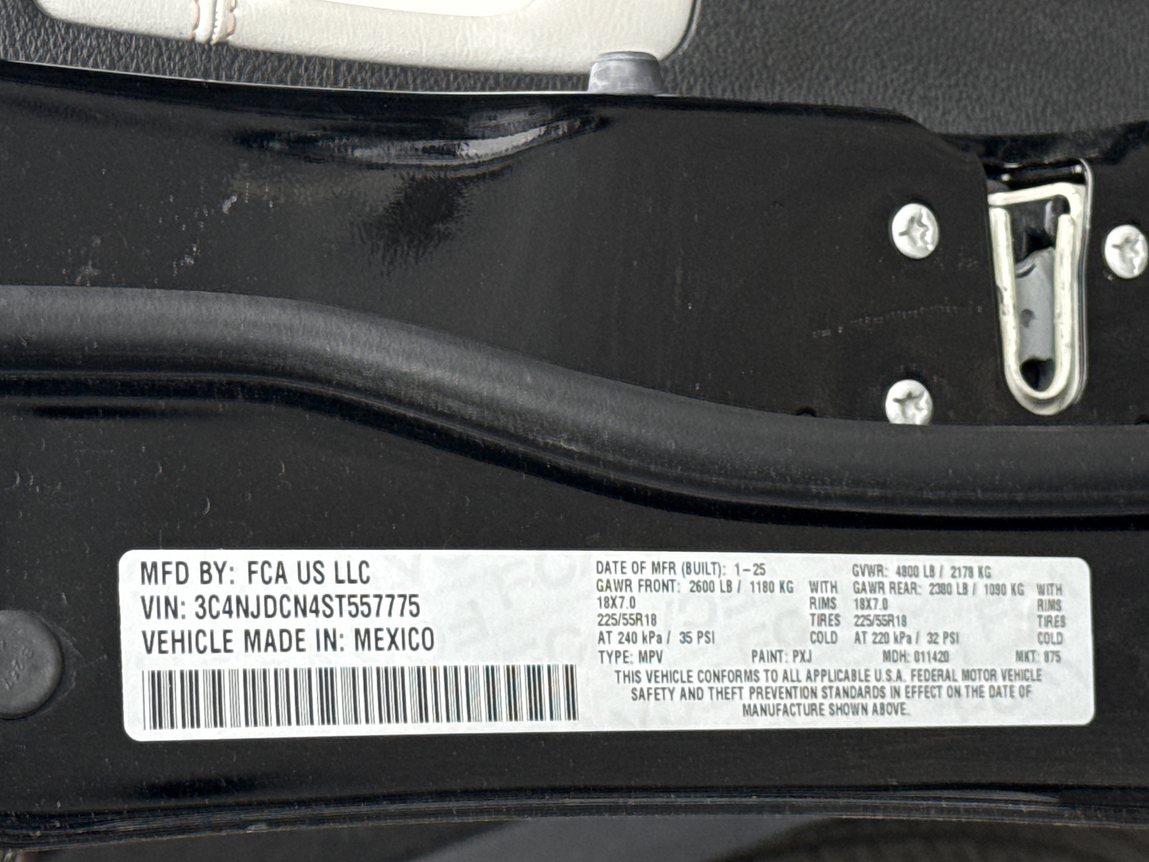 Used 2025 Jeep Compass Limited image 32